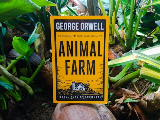 Cover novel animal farm george orwell